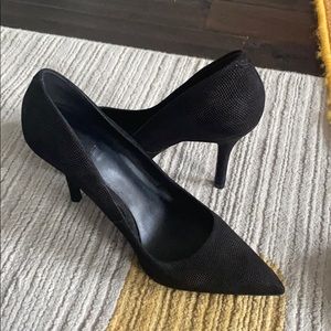 Black pumps